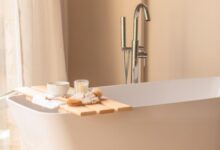 Benefits of Solid Surface Bathtubs: Exploring Durability, Easy Maintenance, and Design Versatility