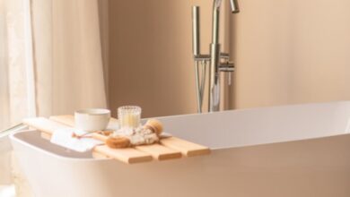 Benefits of Solid Surface Bathtubs: Exploring Durability, Easy Maintenance, and Design Versatility