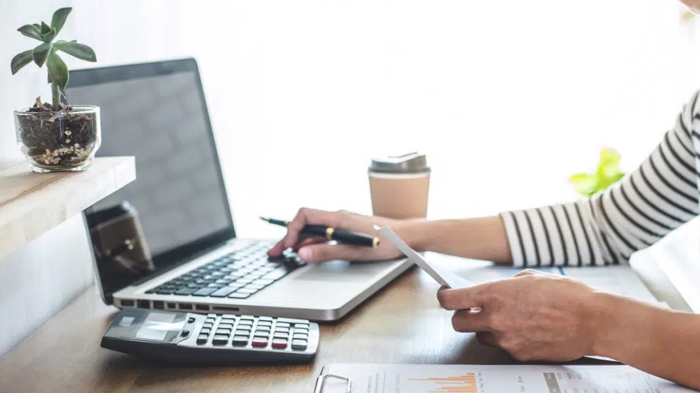 How To Choose The Right Accounting And Tax Service Provider 1 How To Choose The Right Accounting And Tax Service Provider