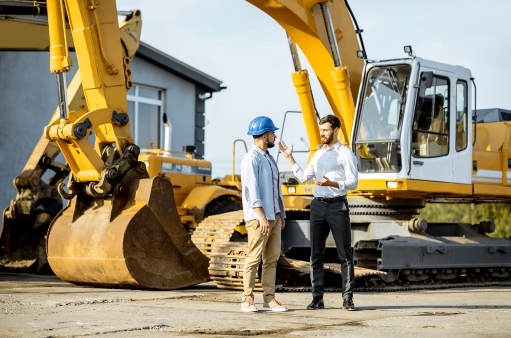 How The Right Heavy Equipment Dealer Strengthens Contractor Confidence?
