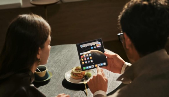 Huawei AI Assistant: Privacy, Intelligence, and Smart Living 1 Huawei AI Assistant: Privacy, Intelligence, and Smart Living